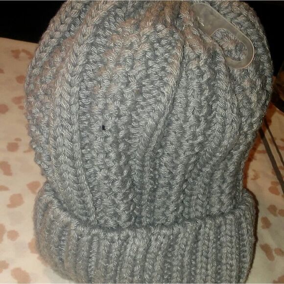NWT Time & Tru solid pom gray beanie - Picture 6 of 8